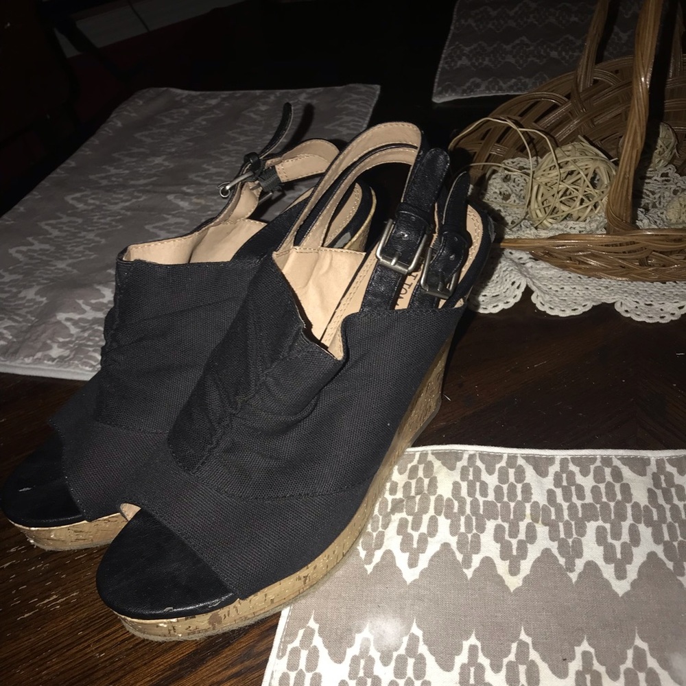Hot tomato brand size 11 black cork wedges